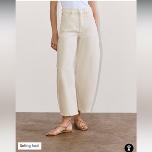 Everlane Way High Curve Jeans Size 25 Size up if between sizes.